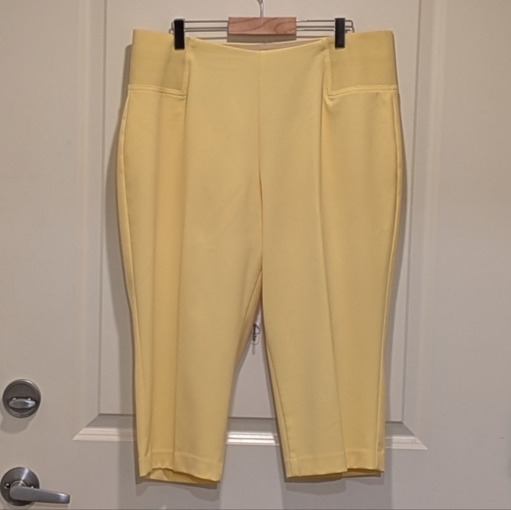 3/$30 EUC Alia Petite 14P Butter Yellow Capri Pants